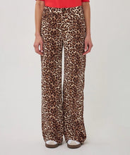 Load image into Gallery viewer, ESQ Leopard Jeans

